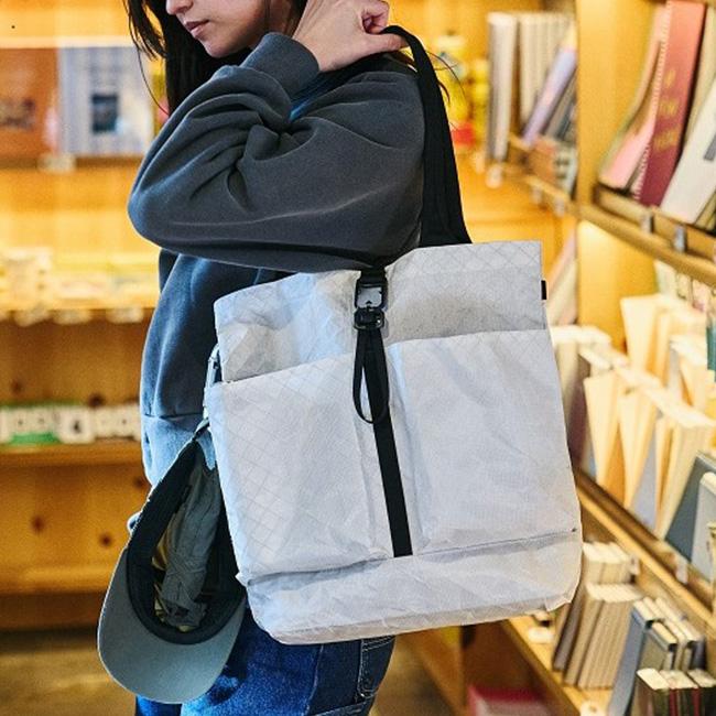 Aer エアー トートバッグ  白 【古着】【中古】【送料無料】 Aer（エアー） シンプルトート 鞄 トートバッグ 軽量 通学 通勤 登山