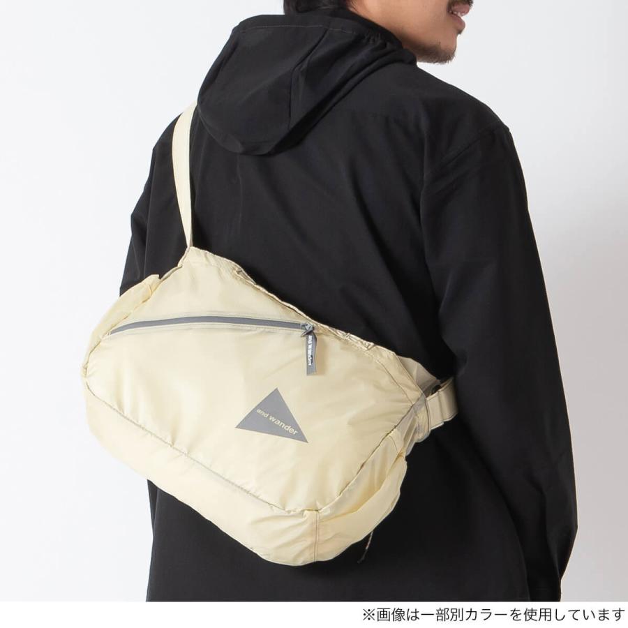 and wander（アンドワンダー） シルショルダーバッグ 5746985133 sil