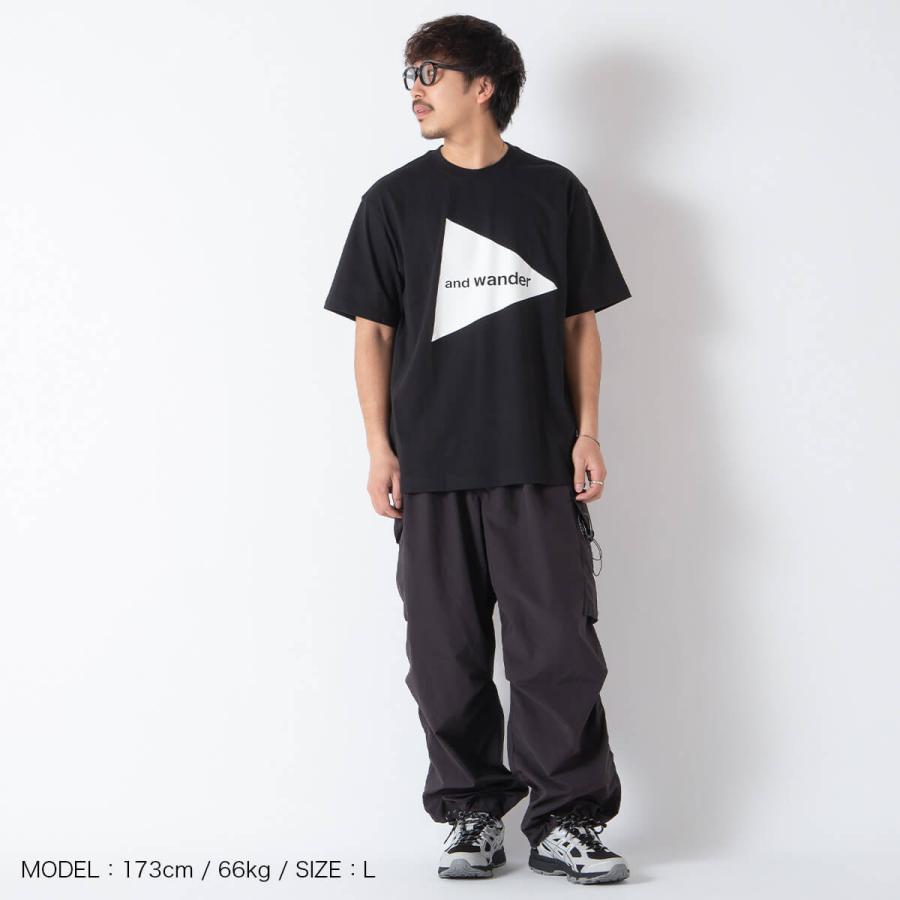 and wander（アンドワンダー） オーバーサイズカーゴパンツ 5746982088