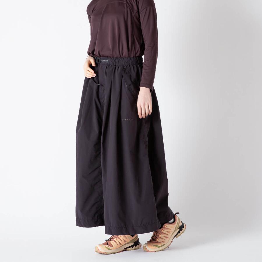 and wander（アンドワンダー） オーバーサイズカーゴスカート