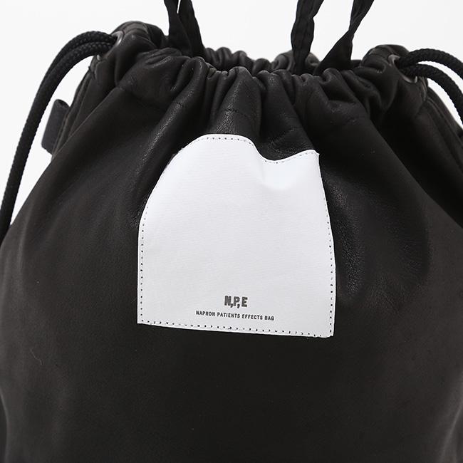 N P E NAPRON PATIENTS EFFECTS BAG カウレザーペイシェントバッグ S NPE02-0404S COW LEATHER  サブバッグ 巾着 牛革 2025 秋冬の画像