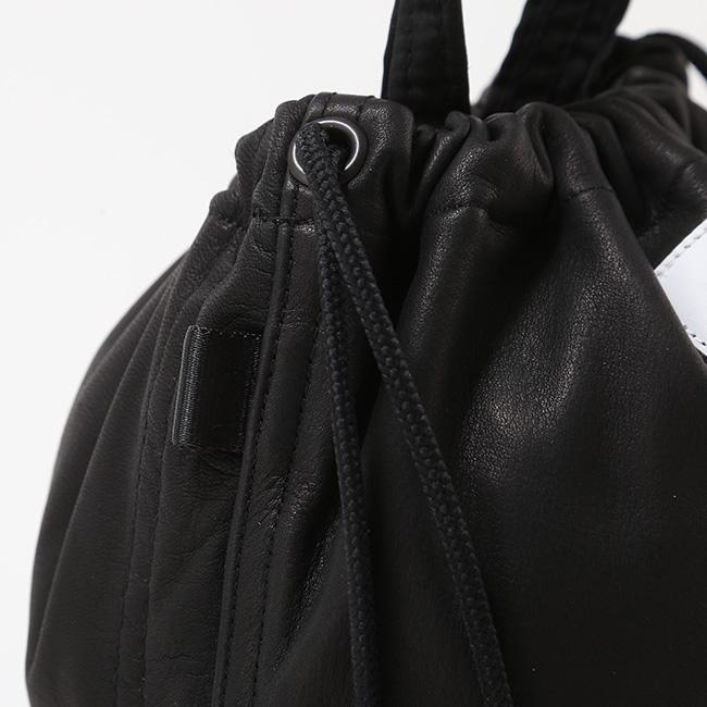 N P E NAPRON PATIENTS EFFECTS BAG カウレザーペイシェントバッグ S NPE02-0404S COW LEATHER  サブバッグ 巾着 牛革 2025 秋冬の画像