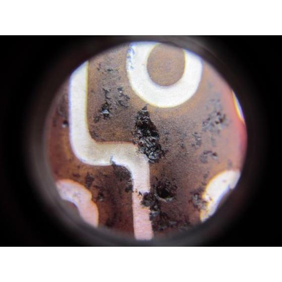 チベット天珠 十二眼天珠 水晶入り 木製台座付き 一点物 : 天然石のお