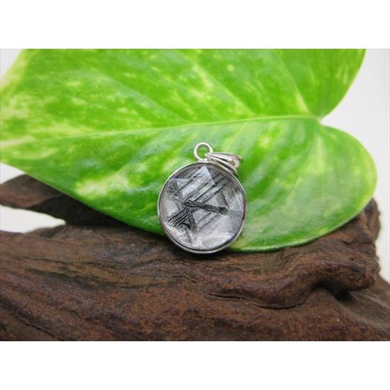 ペンダントトップ ギベオン 鉄隕石 品質AAA 2.8g 約13.4×6mm 六芒星