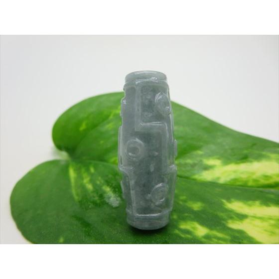 グアテマラ産翡翠天珠 手彫り九眼天珠 約33×13×10mm 一点物 : 天然石の