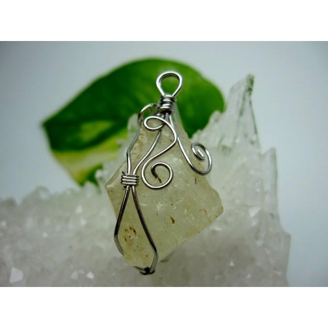 ペンダントトップ リビアングラス 8g 一点物 鑑定済み : 天然石のお店