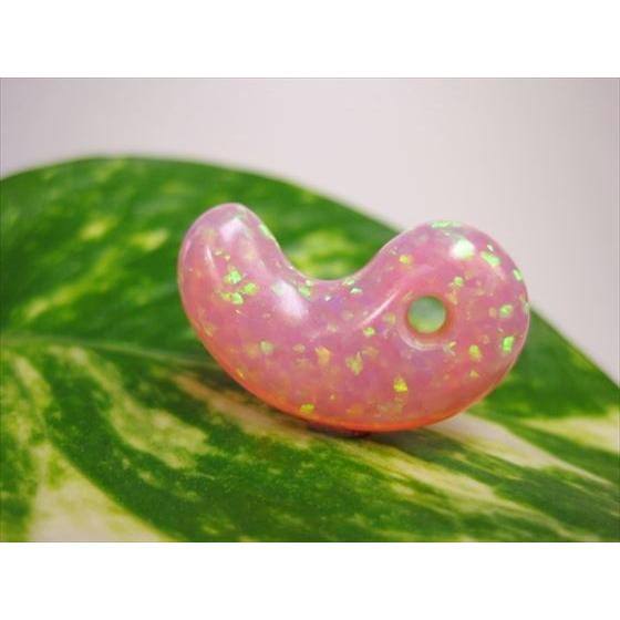 勾玉 人工オパール ピンク ハンドメイド加工 25×15×8.5mm : 天然石のお