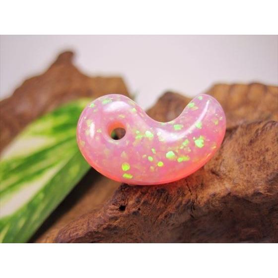 勾玉 人工オパール ピンク ハンドメイド加工 25×15×8.5mm : 天然石のお
