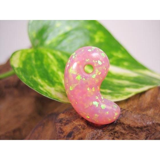 勾玉 人工オパール ピンク ハンドメイド加工 25×15×8.5mm : 天然石のお