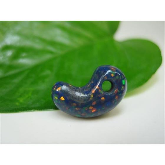 勾玉 人工オパール ネイビー ハンドメイド加工 16×10×6mm : 天然石のお