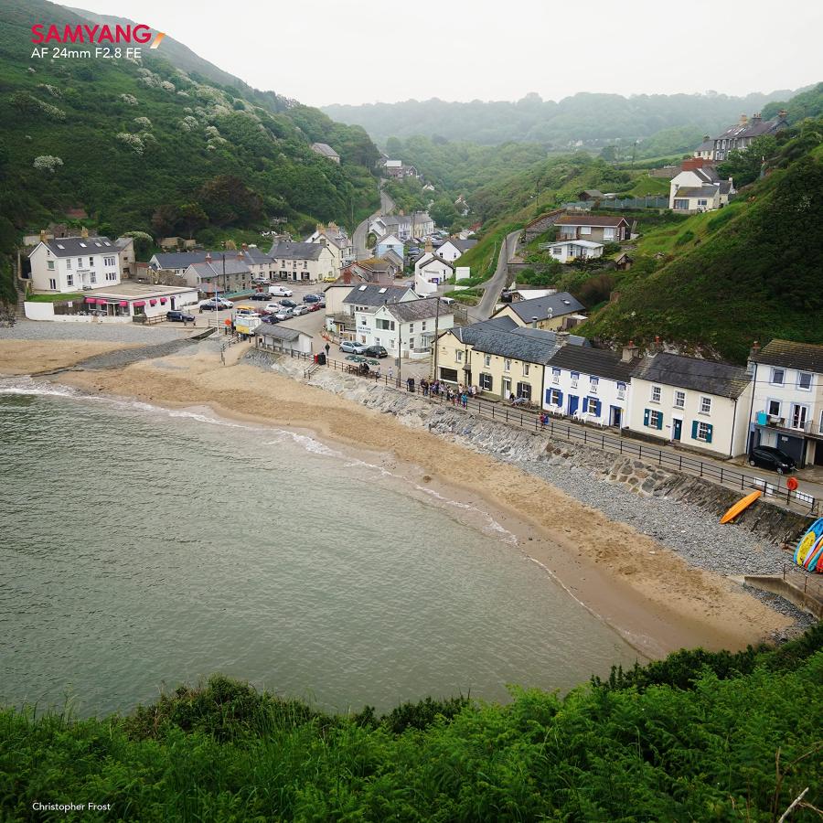 【新品 未使用 日本製】 SAMYANG 単焦点広角レンズ AF 24mm F2.8 FE ソニーαE用 フルサイズ対応 【ZY1367999635】(49588円)