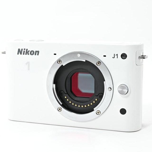美品⭐️コンパクトミラーレスカメラ⭐️大人気ホワイト⭐️ ニコン　J1 ニコンワン ミラーレス一眼 ニコン Nikon 1 J1 ホワイト レンズキット