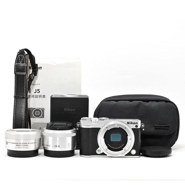 ミラーレス一眼 Nikon | Amazon シルバー ダブルレンズキット J5 Nikon1 ミラーレス一眼 Nikon Nikon1 ダブルレンズキット J5 デジタルカメラ