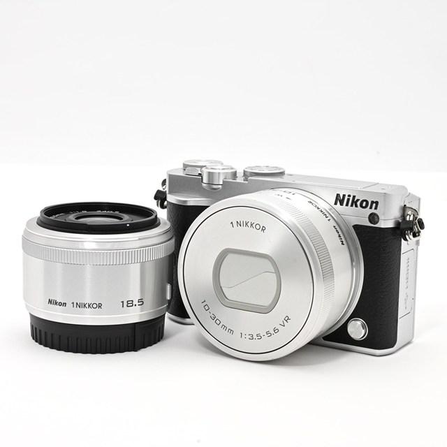 美品＞ Nikon ミラーレス一眼 Nikon1 J5 ダブルレンズキット シルバー