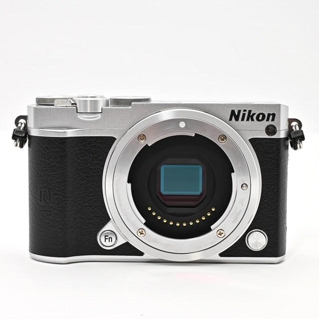 美品＞ Nikon ミラーレス一眼 Nikon1 J5 ダブルレンズキット シルバー