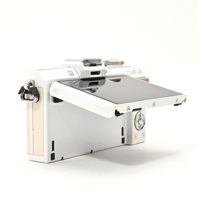 良品＞ OLYMPUS ミラーレス一眼 PEN E-PL7 ボディ ホワイト : Sunnys