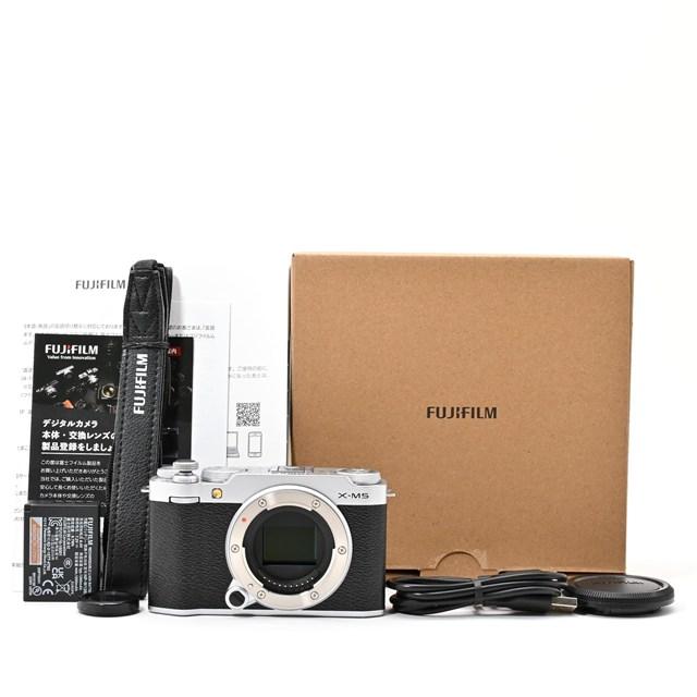 美品＞ 富士フイルム(FUJIFILM) ミラーレス一眼カメラ X-M5ボディ