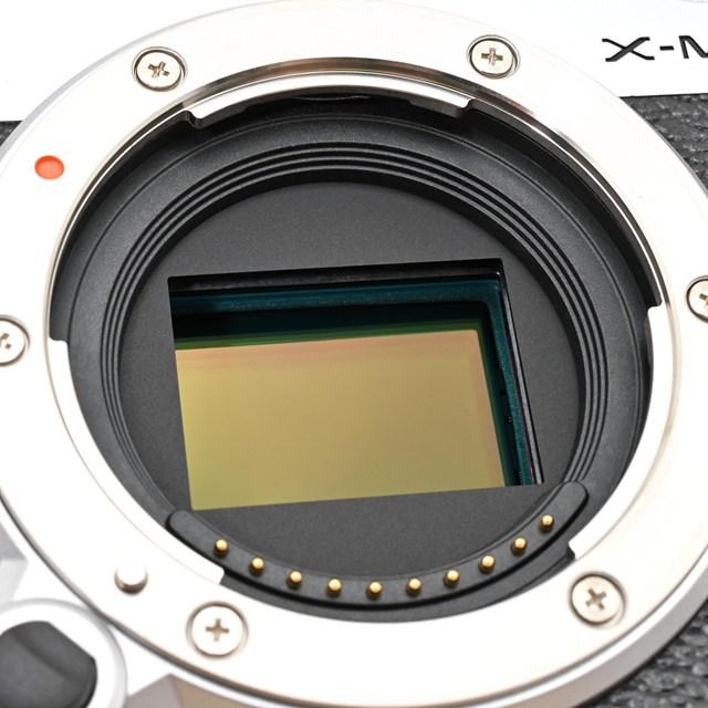 美品＞ 富士フイルム(FUJIFILM) ミラーレス一眼カメラ X-M5ボディ