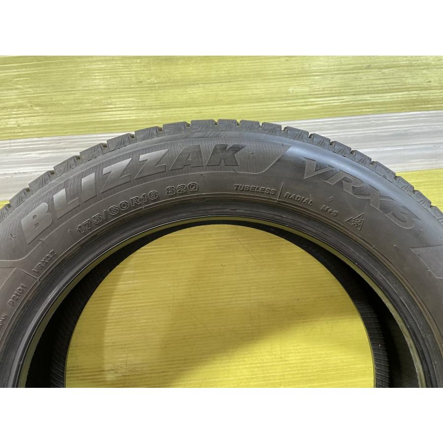 ブリヂストン BLIZZAK VRX3 175/60R16 82Q★8.5分山 2022年製 2本 中古 スタッドレス【青森発 送料無料】AOM-A0518★冬の画像