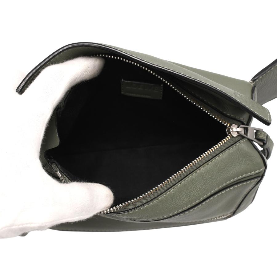 美品 LOEWE ロエベ アナグラム バッグポーチ ウエストポーチ アイボリー LOEWE ロエベ クラッチバッグ OBLONG POUCH オブロング ポーチ