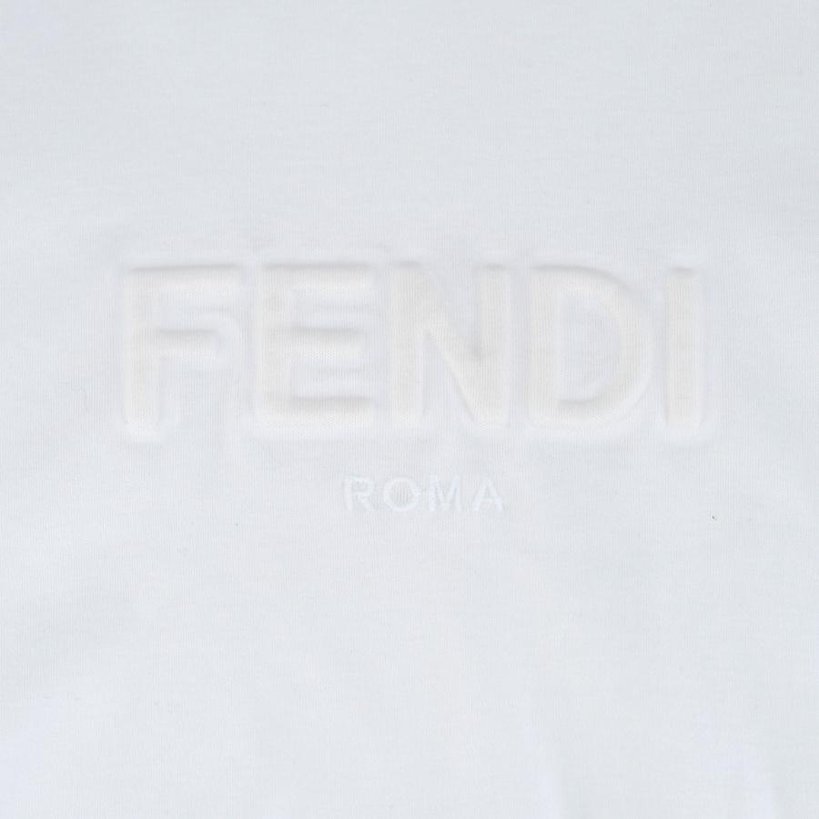 FENDI（フェンディ） エンボス ロゴ クルーネック 半袖 Tシャツ FS7389