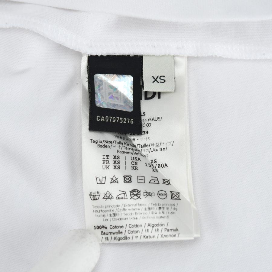 FENDI（フェンディ） エンボス ロゴ クルーネック 半袖 Tシャツ FS7389