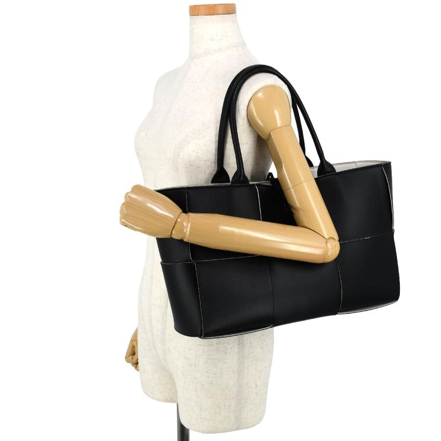 ボッテガヴェネタ BOTTEGA VENETA マキシイントレチャート ミディアム アルコ トートバッグ ブラック ホワイト 黒 白 ポーチ付き ハンドバッグ 609175 | BOTTEGA VENETA | 09