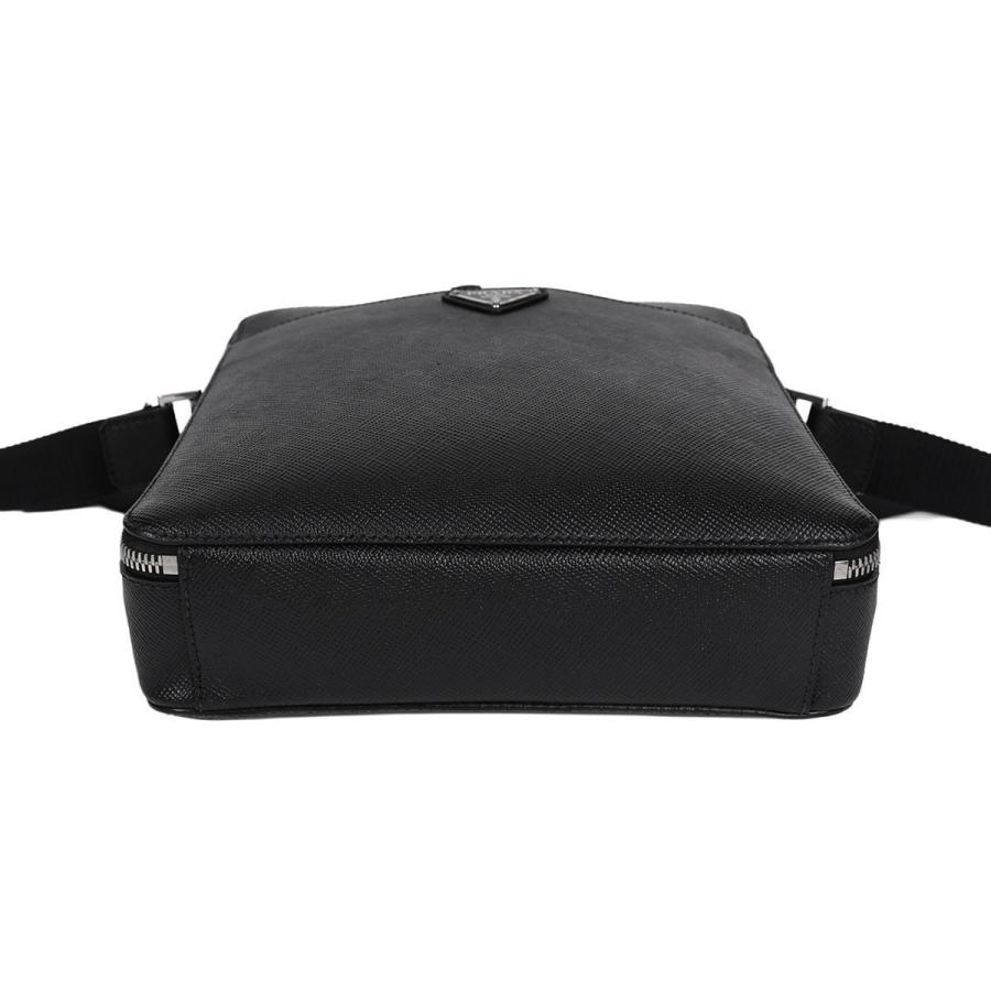 PRADA メッセンジャーバッグ　トライアングルロゴ　ナイロン　ショルダーバック PRADA（プラダ） トライアングルロゴ ショルダーバッグ メッセンジャー