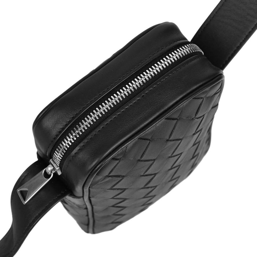 BOTTEGA VENETA イントレチャート ポーチショルダーバッグ　黒 BOTTEGA VENETA（ボッテガ・ヴェネタ） イントレチャート ショルダー