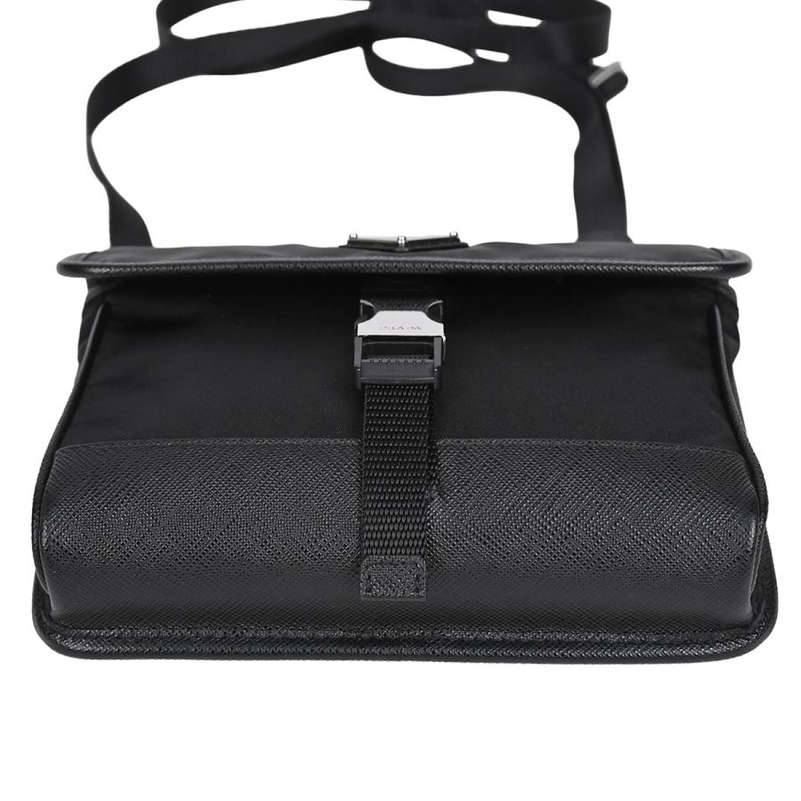 PRADA（プラダ） トライアングルロゴ ショルダーバッグ リナイロン