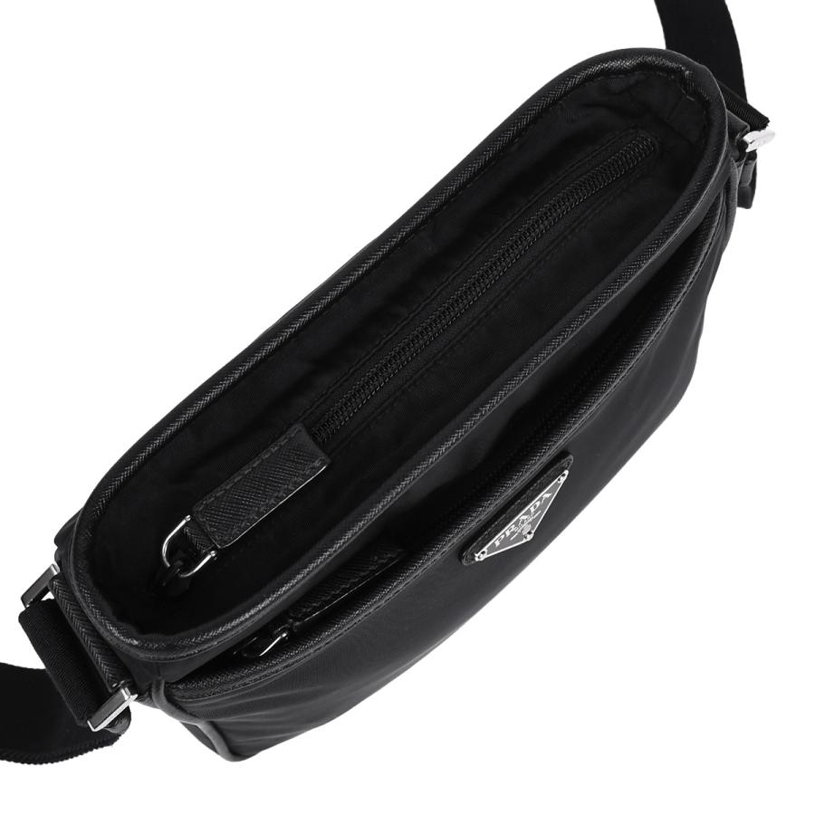 PRADA（プラダ） トライアングルロゴ ショルダーバッグ 斜め掛け
