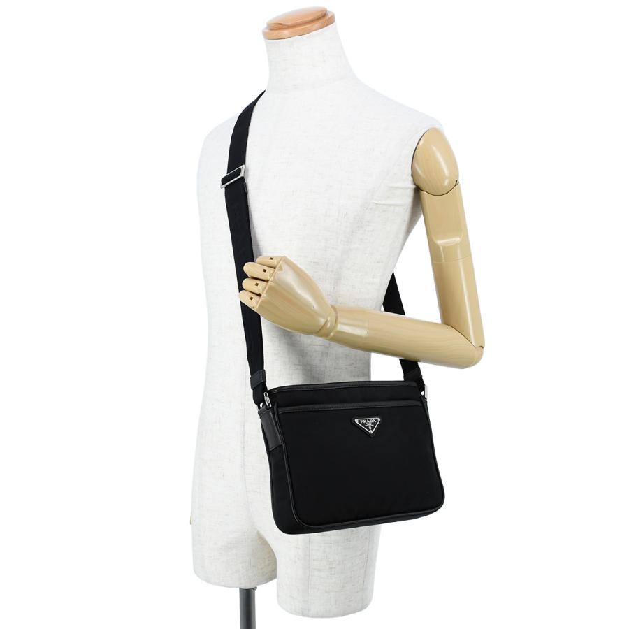 PRADA（プラダ） トライアングルロゴ ショルダーバッグ 斜め掛け
