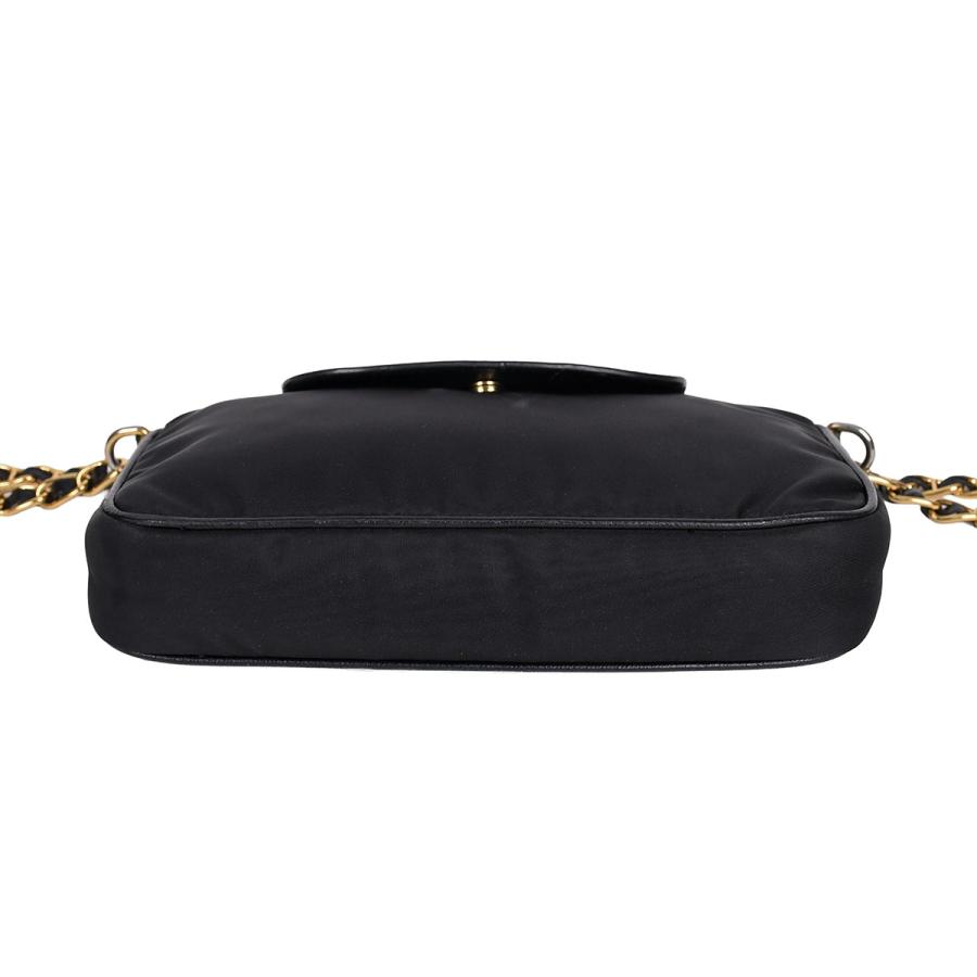 PRADA（プラダ） トライアングルロゴ チェーン ショルダーバッグ
