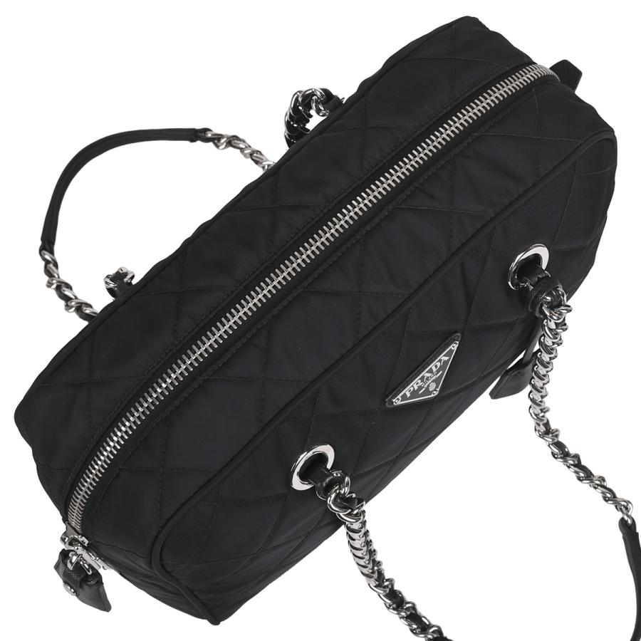 PRADA（プラダ） トライアングルロゴ キルティング チェーンショルダー