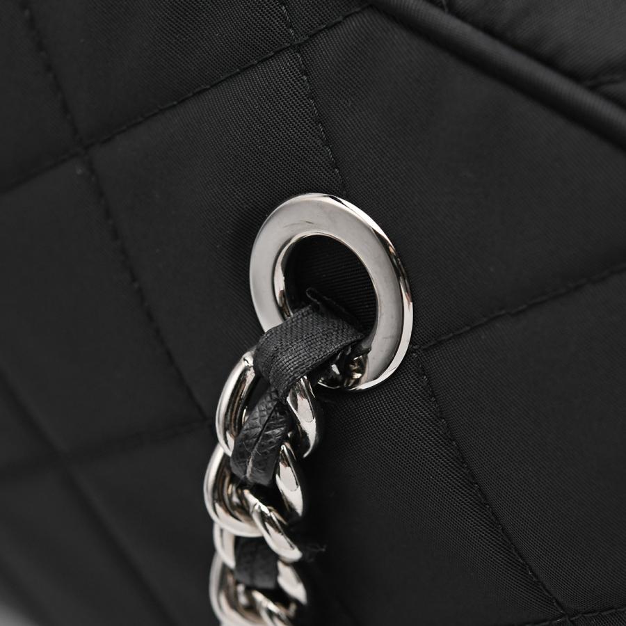 PRADA（プラダ） トライアングルロゴ キルティング チェーンショルダー