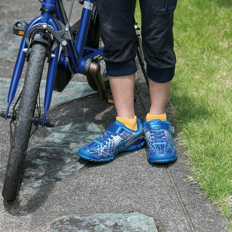 ジュニア スニーカー 破れにくい 丈夫な靴 ガチ強 アサヒ J031 ブルー アサヒシューズ直営店 通販 Paypayモール