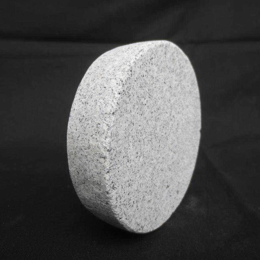 円形 板石 石板 平板 白みかげ石 直径約9.6cm 台座 花器 茶器 台石
