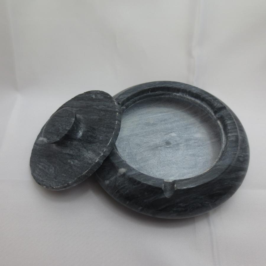 大理石の灰皿ですね 大理石の灰皿ですね