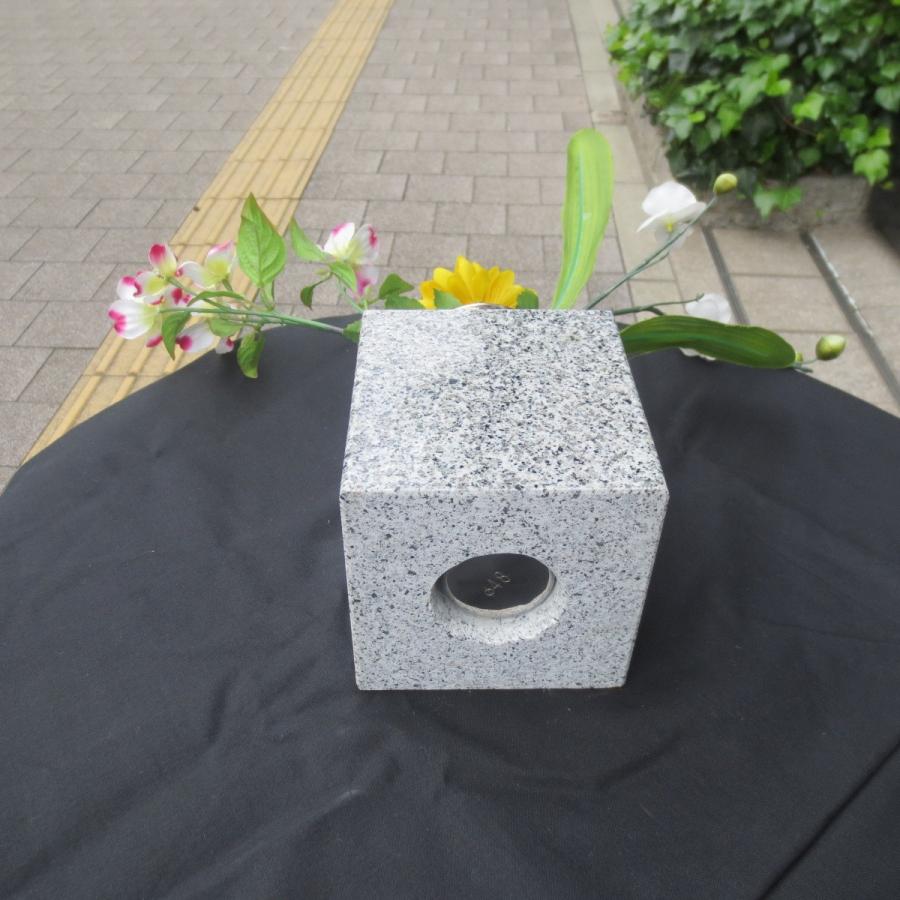 墓石 花立 1個 御影石 614 花瓶 ステンレス 花筒 ペット墓にも 墓石 花立 1個 御影石 614 花瓶 ステンレス 花筒 ペット墓にも
