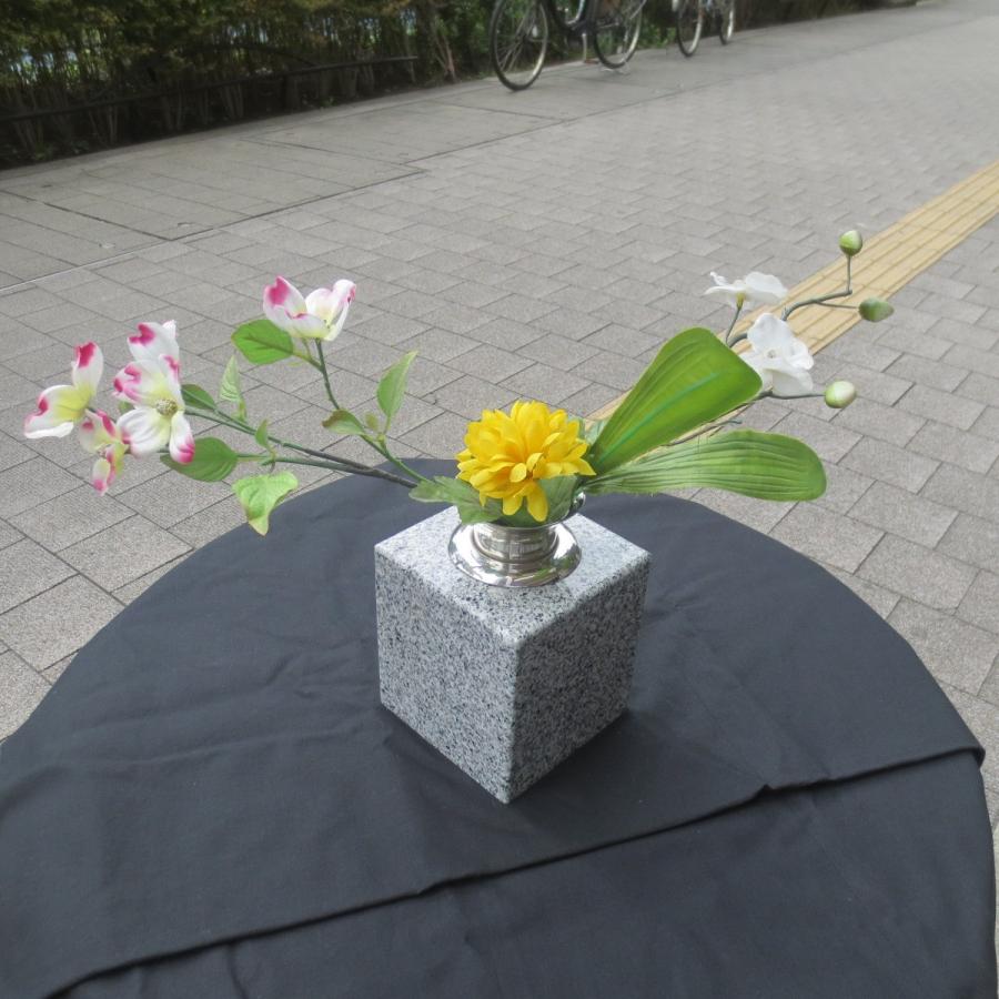 墓石 花立 1個 御影石 614 花瓶 ステンレス 花筒 ペット墓にも 墓石 花立 1個 御影石 614 花瓶 ステンレス 花筒 ペット墓にも