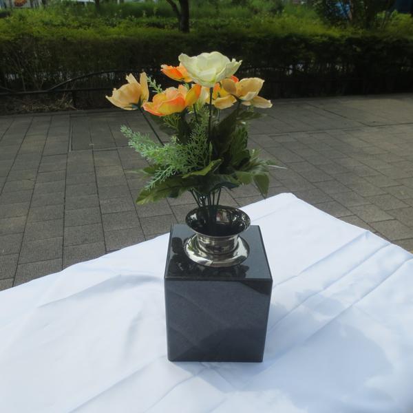 墓石 花立2個 花瓶 黒御影石 ステンレス 花筒 ペット墓にも 墓石 花立2個 花瓶 黒御影石 ステンレス 花筒 ペット墓にも