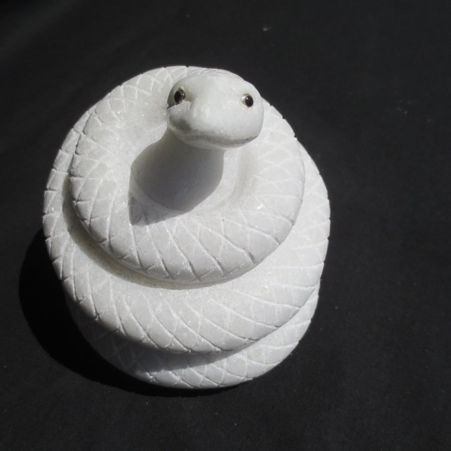 Snake へび ヘビ 白蛇 白へび 蛇 巳年 干支 十二支 White Snake 天然大理石 11cm 12cm 12cm 1 9kg Hebi 2 石材店サンソー 通販 Yahoo ショッピング