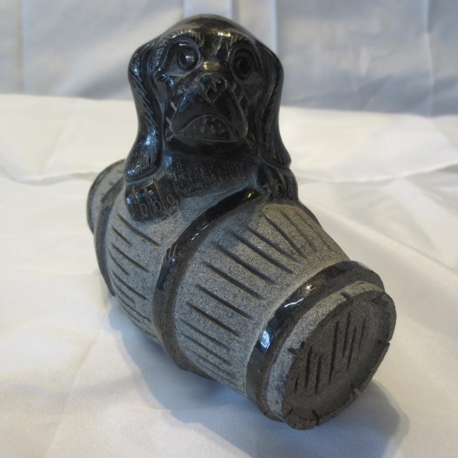 樽 いぬ 犬 置物 彫刻品 オブジェ 戌年 干支 十二支 黒御影石 1.6kg