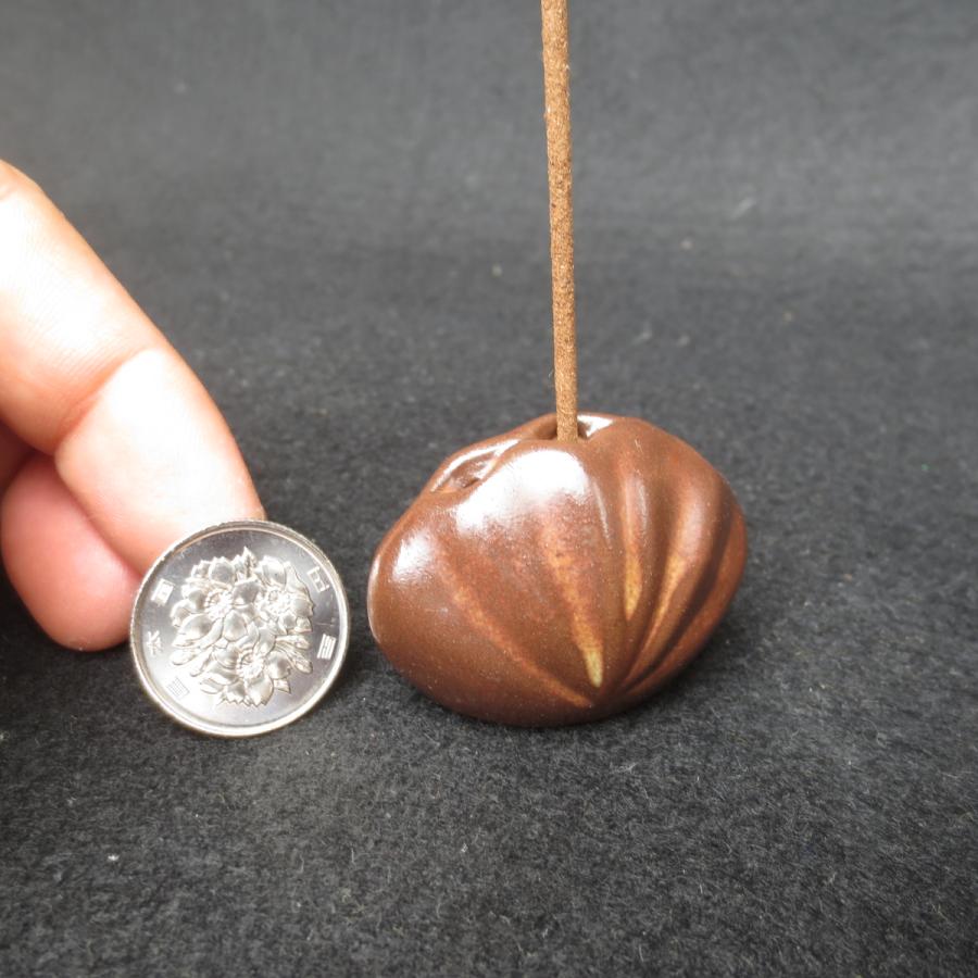 貝殻型 小さいインセンスホルダー シェル お香立て 陶器 おしゃれ 線香立て 線香差し お香皿 線香ホルダー 差し込み式 定形外普通郵便で送料無料 |  | 01