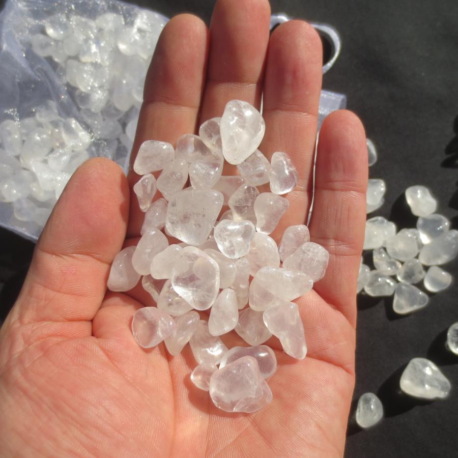 本物】L 水晶粒 さざれ石 チップ 砂利300g 【送料無料】天然 本物】L 水晶粒 さざれ石 チップ 砂利300g 【送料無料】天然