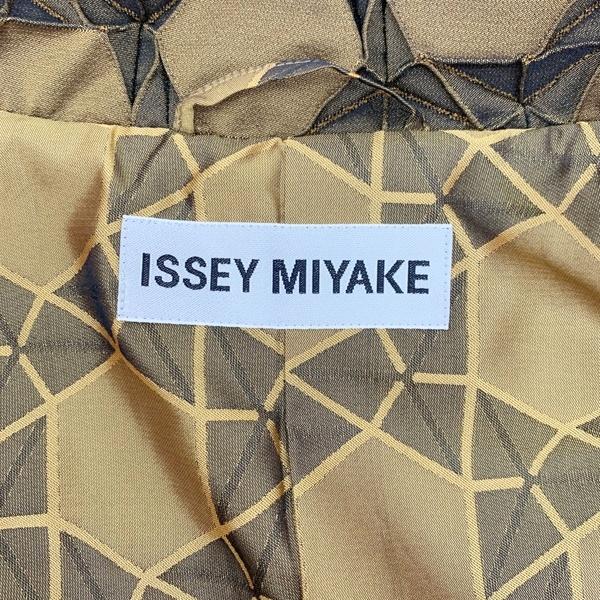 ISSEY MIYAKE（イッセイミヤケ） 3D スチーム ストレッチ ジャケット