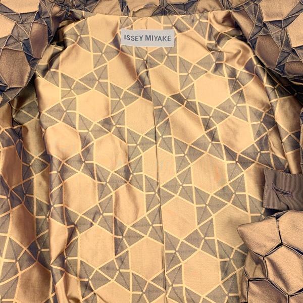 ISSEY MIYAKE イッセイミヤケ 3D スチーム ストレッチ ジャケット ISSEY MIYAKE（イッセイミヤケ） 3D スチーム ストレッチ ジャケット
