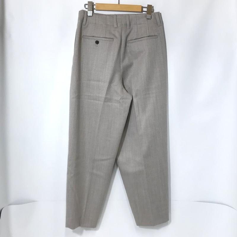 美品　AUBETT ウール　ギャバジン　2タック　テーパード　パンツ　4 グレー AUBETT ウールギャバジン 2タックテーパードパンツ 22-02-013 無地