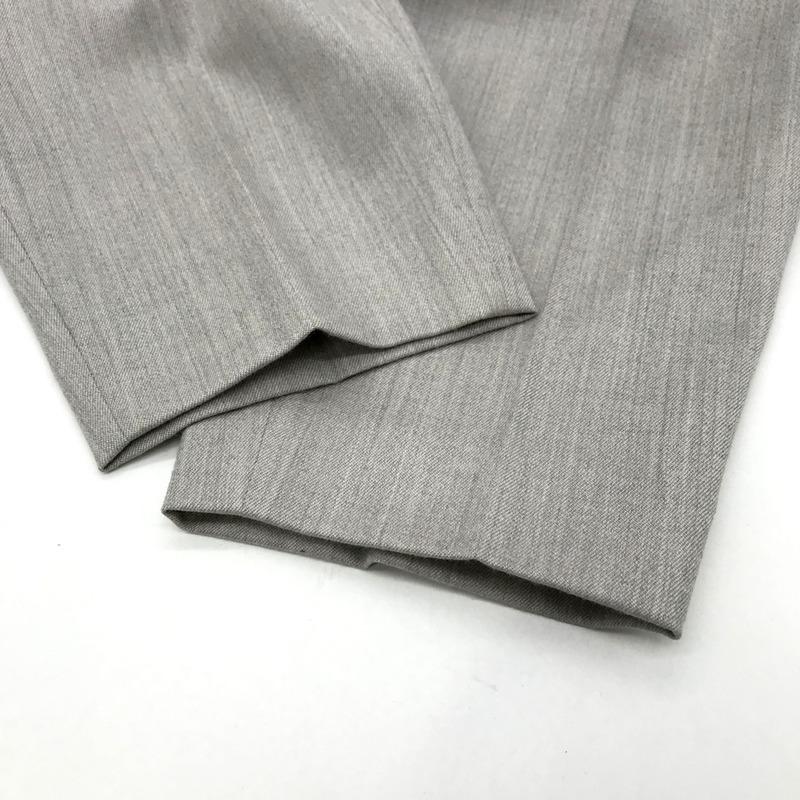 美品　AUBETT ウール　ギャバジン　2タック　テーパード　パンツ　4 グレー AUBETT ウールギャバジン 2タックテーパードパンツ 22-02-013 無地