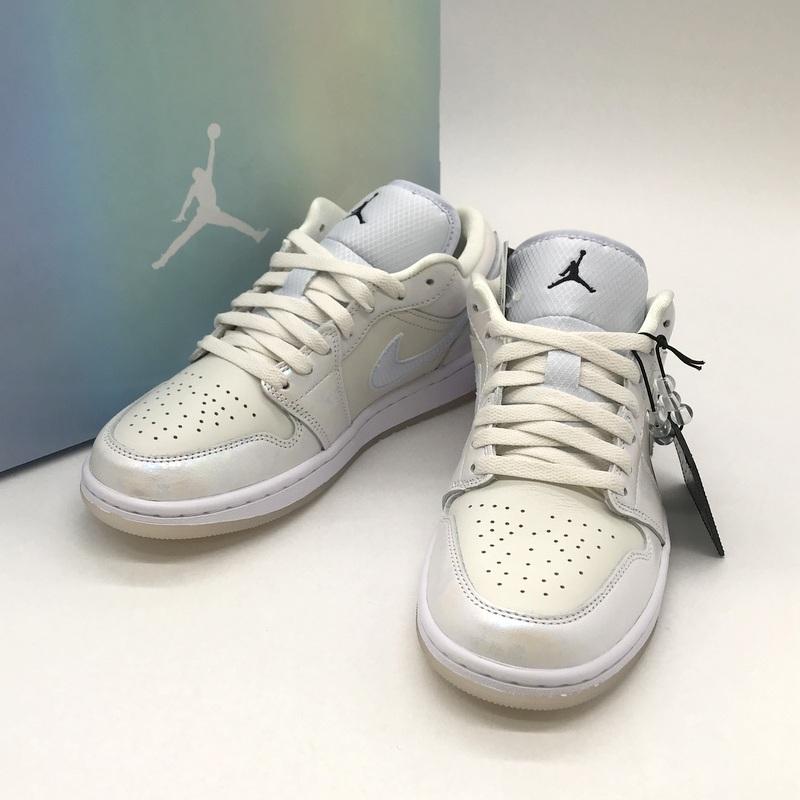 NIKE WMNS AIR JORDAN 1 LOW SE 